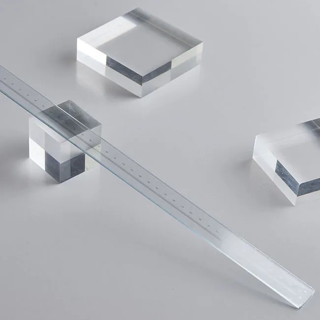 Mångsidigheten och precisionen hos den optiska glaslinjalen